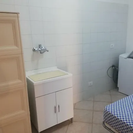Raffaella Nel Piccolo Borgo Villa